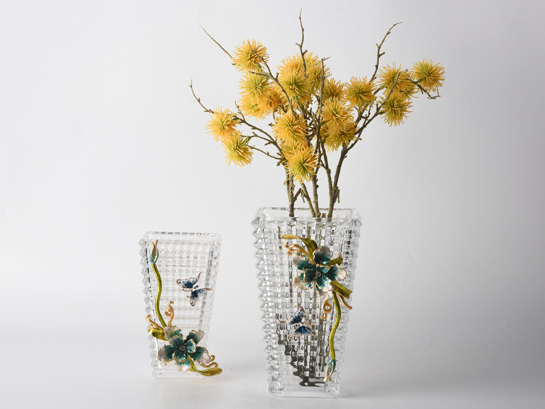 Baccarat Glass Vase Decor with Irises ແລະ Butterflies