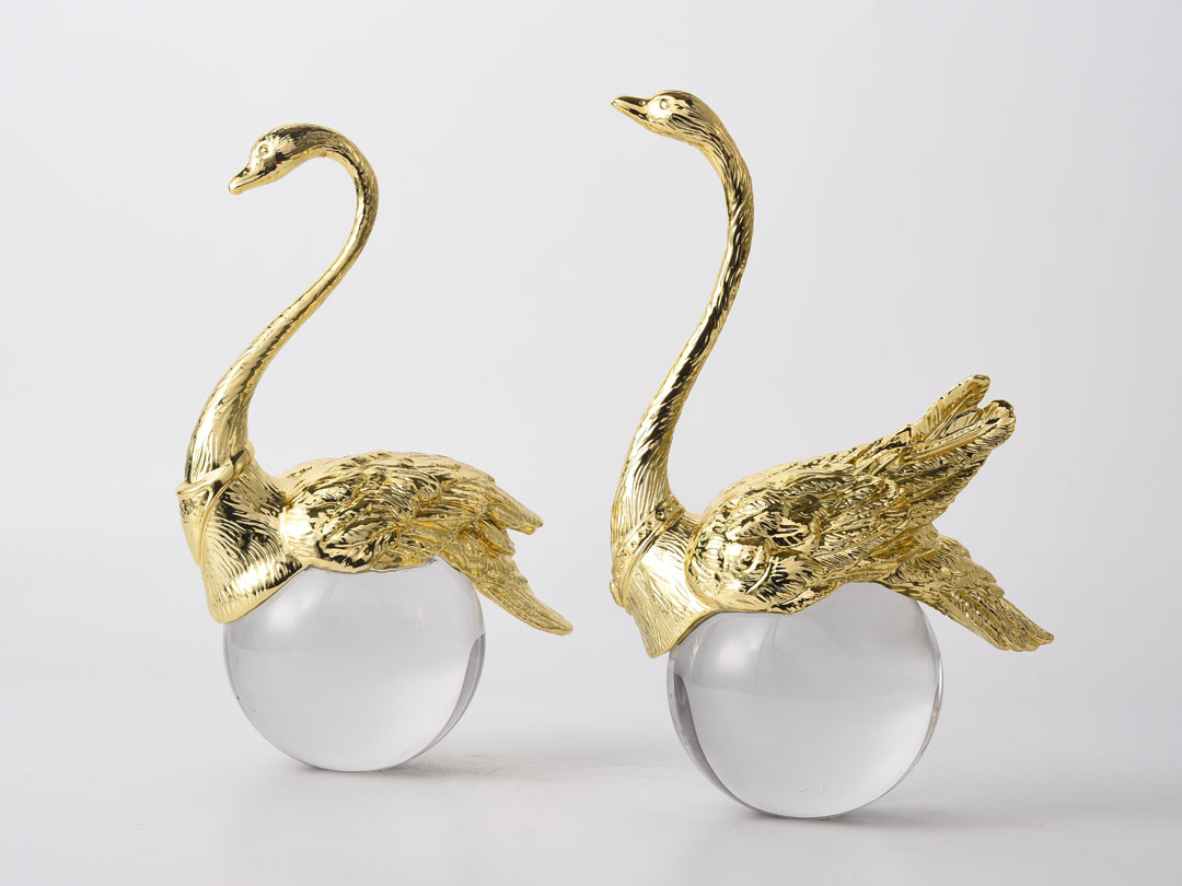 ໂລຫະ Swan ສຸດ Crystal Decor ປະຕິມາກໍາປະດັບຕົກແຕ່ງ