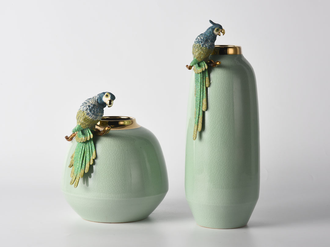 Parrot on Green Ceramic Vase ອອກແບບ